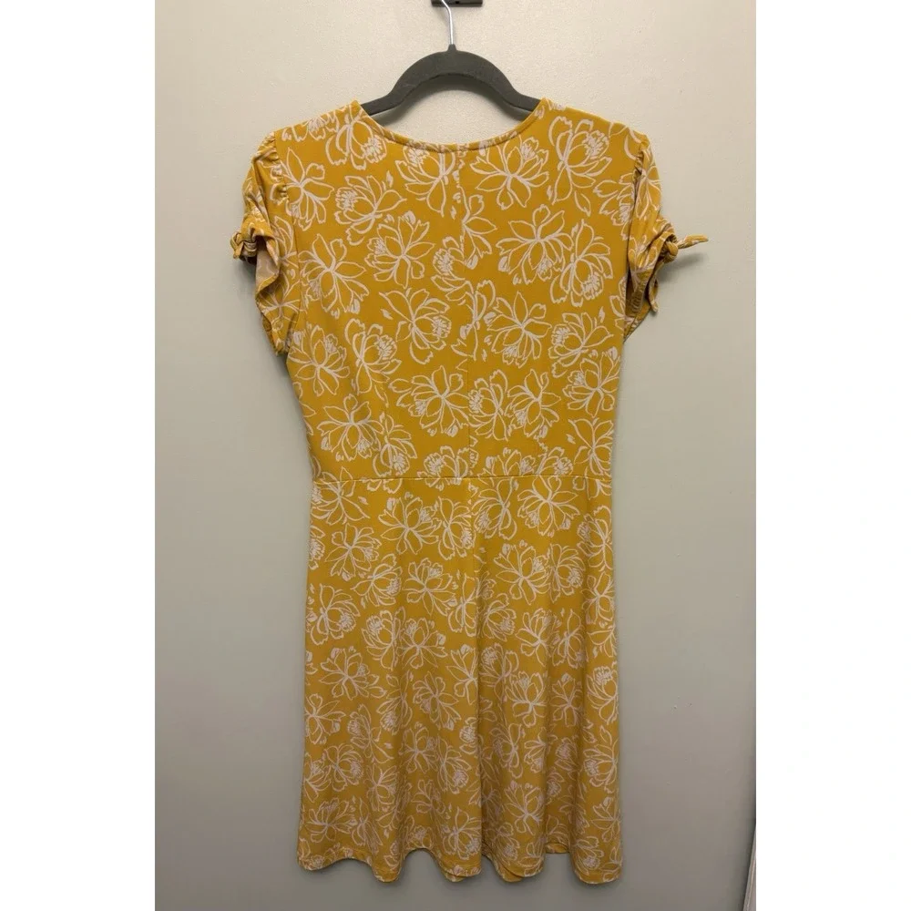 Ann Taylor Dress Women's Small Yellow White Floral Fit and Flare Knee Length‎